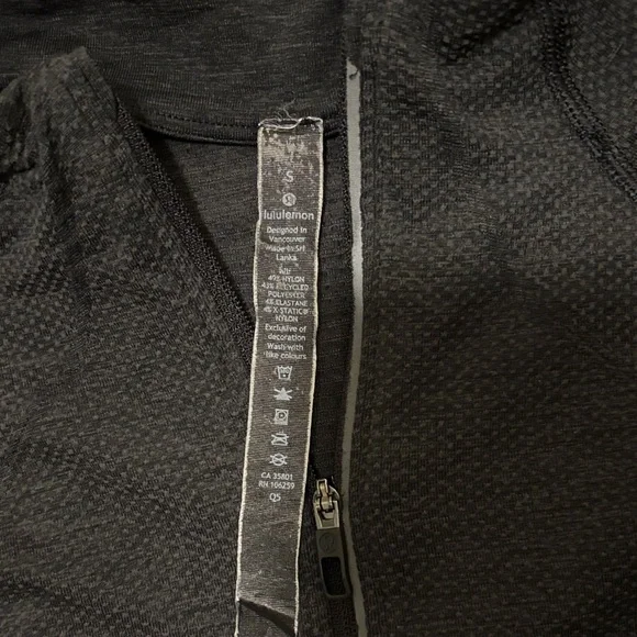 Lululemon Athletica Men’s Black Quarter-Zip Top Small - Picture 2 of 3